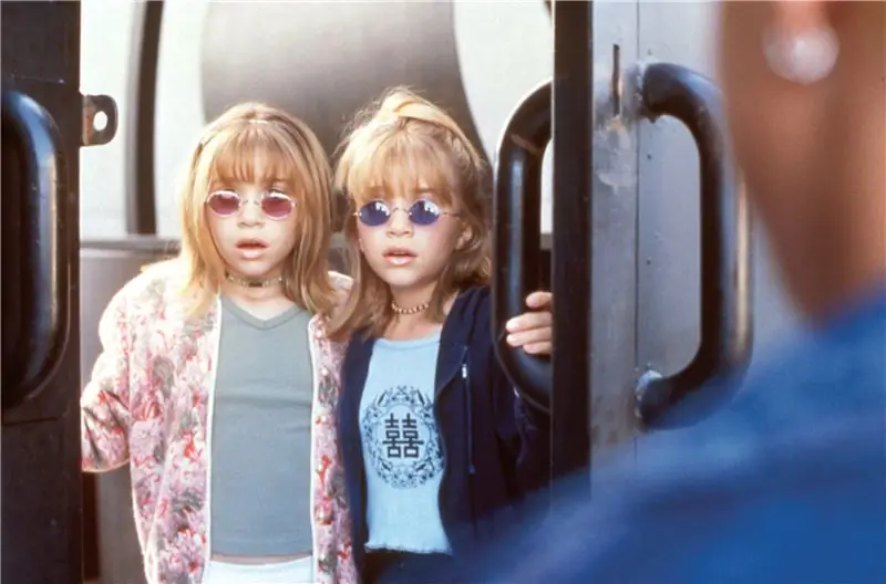 Mary Kate in Ashley Olsen v potnem listu za Pariz