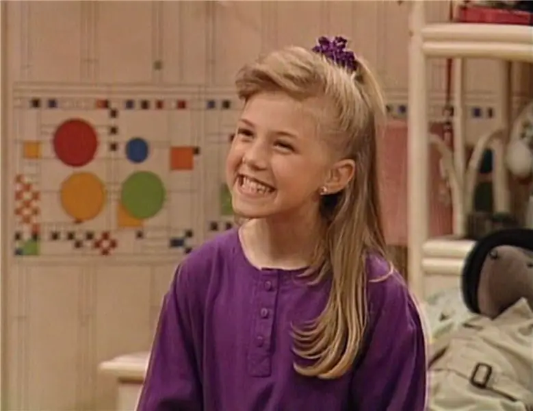 Jodie Sweetin nel ruolo di Stephanie Tanner in full house