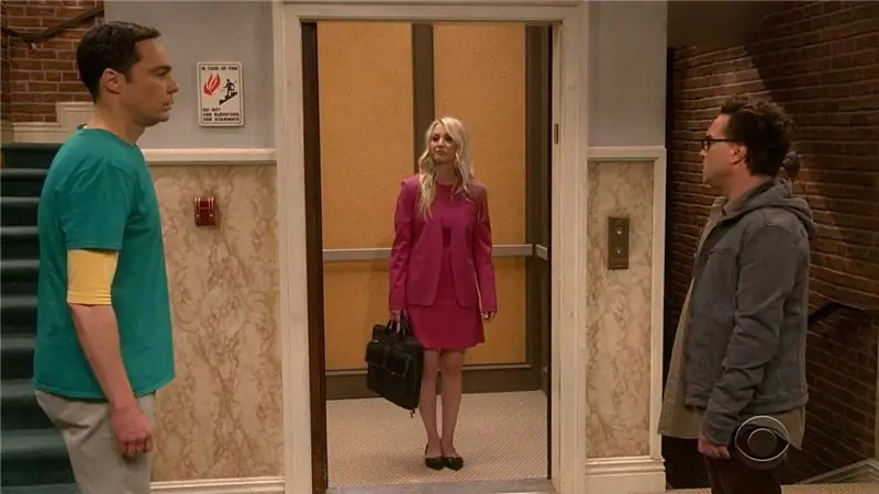 Sheldon, Penny, thiab Leonard ntawm Big Bang Theory los ntawm lub elevator ruaj