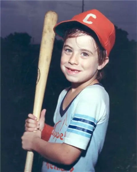 batang si Adam Walsh na naglalaro ng baseball