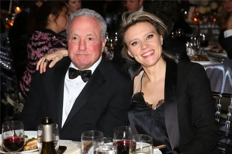 'SNL' tus tsim Lorne Michaels nrog Kate McKinnon, yog ib tus tswv cuab tseem ceeb tshaj plaws ntawm cov yeeb yam