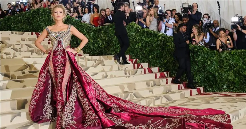 Blake Lively vêtu d'une robe